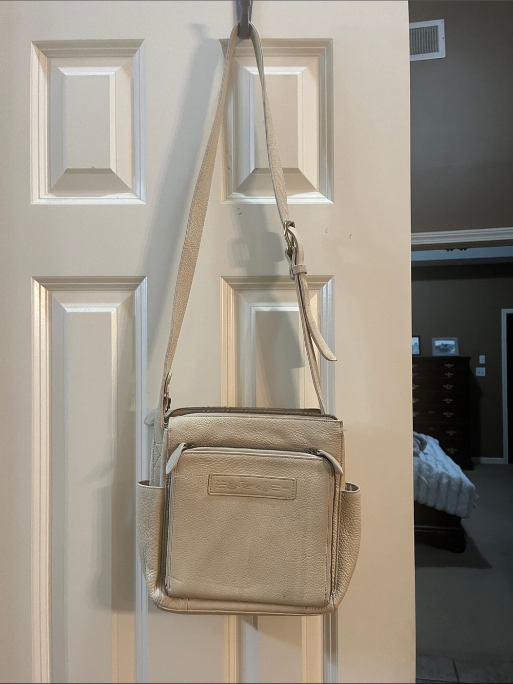 Vintage!  Y2K ! New American Classic Crossbody Pebble Leather bag it’s Amazing